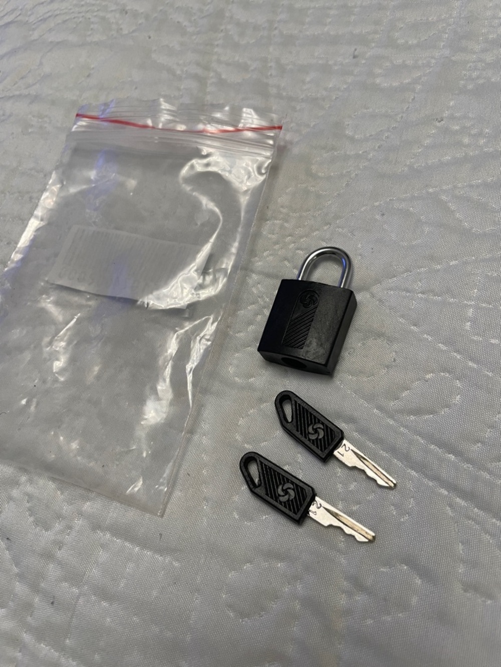 Like New Samsonite Luggage Padlock or Lock with 2 Keys Marked #21